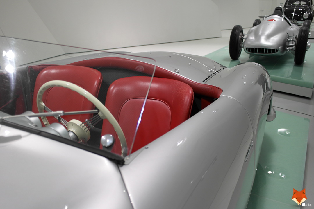 http://manta.abnihilo.org/images/PorscheMuseum/MuseeP06c.JPG