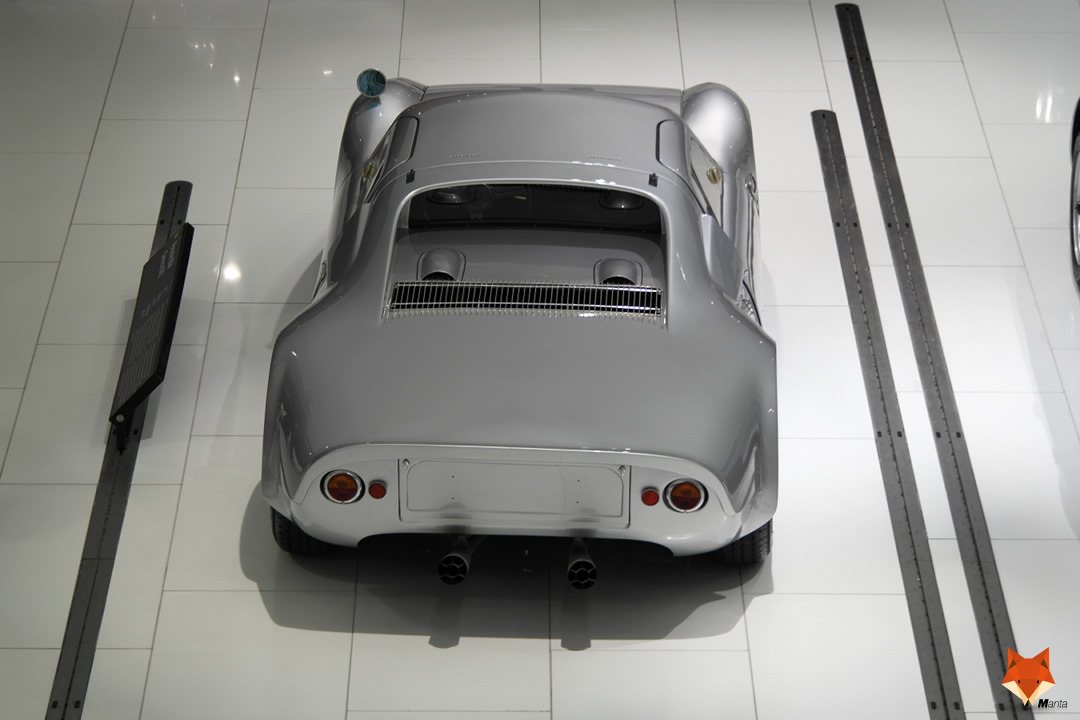 http://manta.abnihilo.org/images/PorscheMuseum/MuseeP54.JPG